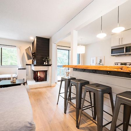 Creekside Oasis 4 Beds Pool And Hot Tub Apartment Whistler Exterior photo
