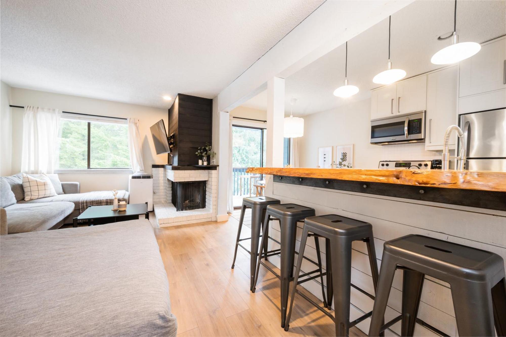 Creekside Oasis 4 Beds Pool And Hot Tub Apartment Whistler Exterior photo