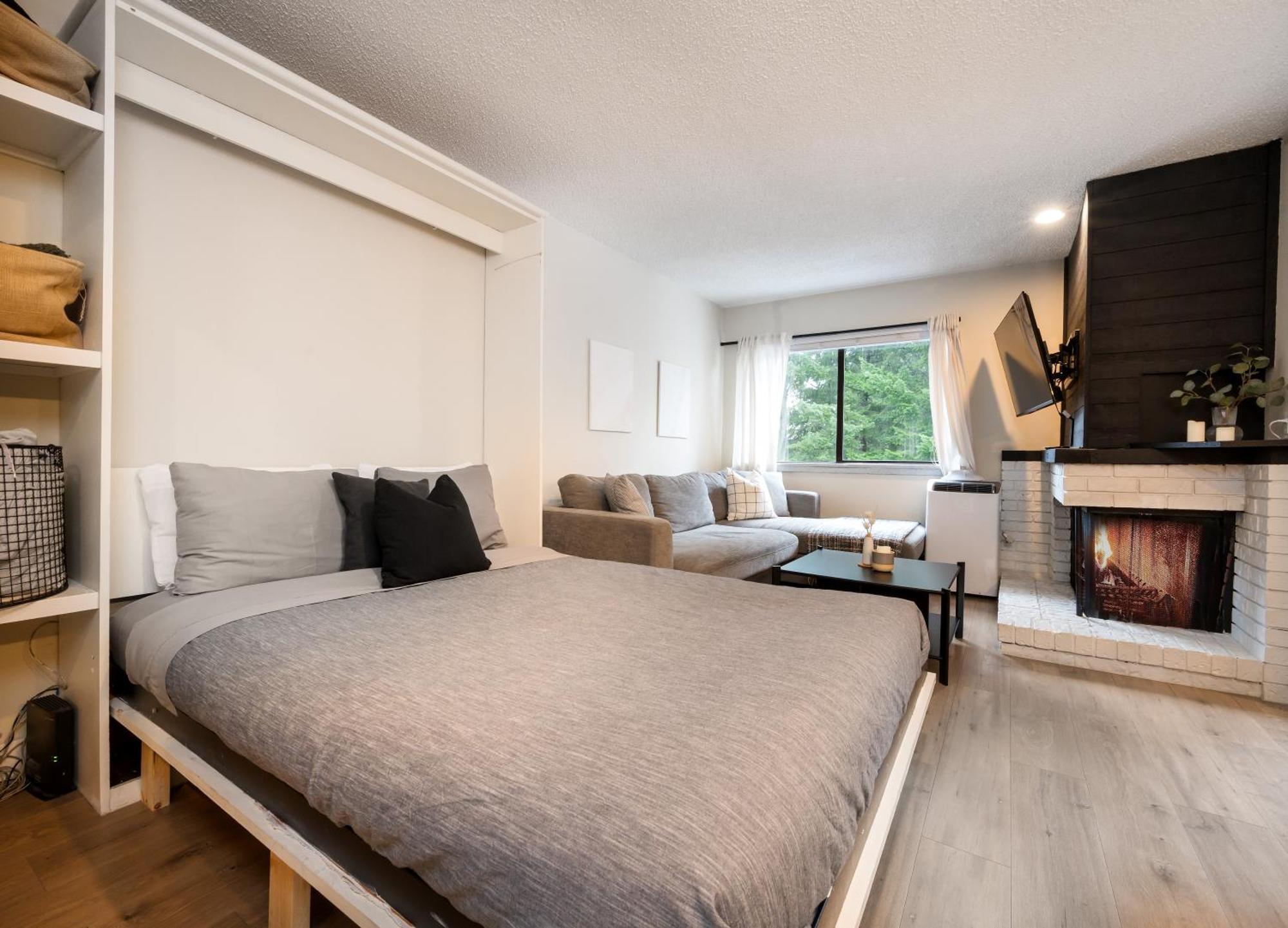 Creekside Oasis 4 Beds Pool And Hot Tub Apartment Whistler Exterior photo